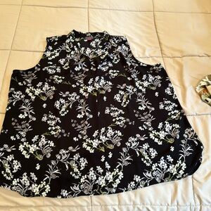 Vince Camuto Plus Size Women’s Sleeveless Tunic. Size 3x. Black with grey print.